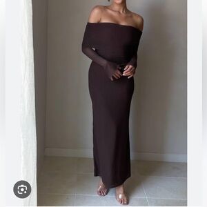 Meshki Josie Off the shoulder dress